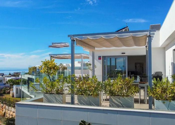 Exclusive & Luxury Penthouse In Cabopino With Stunning Sea Views - By Seitz Apartmets דירה